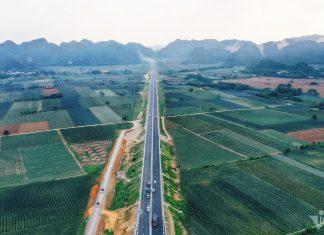 Những mảng màu đẹp như tranh hai bên cao tốc 12.000 tỷ đồng
