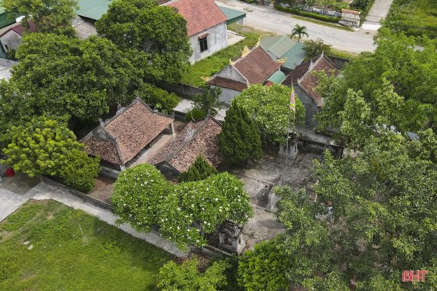 Nằm trong hệ thống di t&iacute;ch l&agrave;ng cổ Trường Lưu kh&ocirc;ng thể kh&ocirc;ng nhắc đến Di t&iacute;ch lịch sử văn h&oacute;a cấp quốc gia Nh&agrave; thờ Nguyễn Huy O&aacute;nh v&agrave; Nguyễn Huy Tự (hay c&ograve;n gọi l&agrave; nh&agrave; thờ Lục chi). Nh&agrave; thờ được Th&aacute;m hoa Nguyễn Huy O&aacute;nh x&acirc;y dựng từ năm 1752 để thờ cha l&agrave; &ocirc;ng Nguyễn Huy Tựu (1690 - 1750).