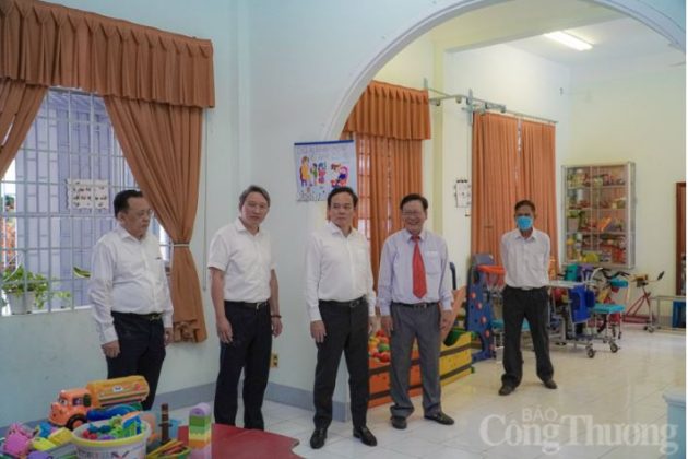 4 min 6 630x420 - Phó Thủ tướng Trần Lưu Quang thăm Trung tâm Phục hồi chức năng giáo dục trẻ em khuyết tật tỉnh Khánh Hòa