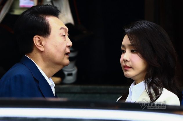 Tổng thống Yoon Suk-yeol v&agrave; phu nh&acirc;n Kim Keon-hee.