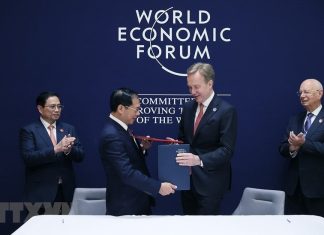 Thủ tướng chứng kiến lễ ký kết Biên bản ghi nhớ Việt Nam-WEF