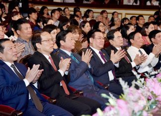 Chủ tịch Quốc hội dự chương trình 'Vinh quang Tổ quốc Việt Nam'