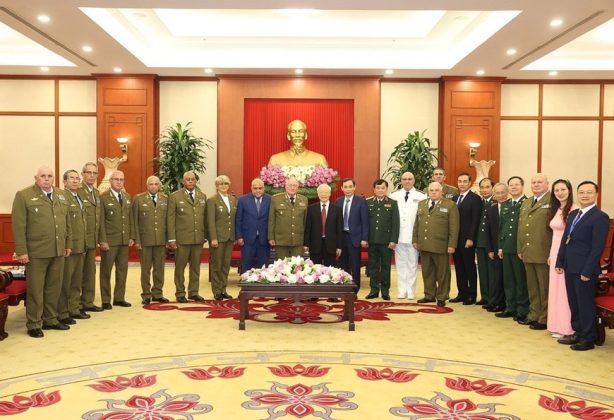 6 min 56 614x420 - Tổng Bí thư Nguyễn Phú Trọng tiếp Bộ trưởng Lực lượng Vũ trang Cuba