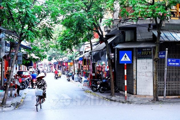 Th&igrave; vẫn c&oacute; những con phố cổ y&ecirc;n b&igrave;nh, trầm mặc