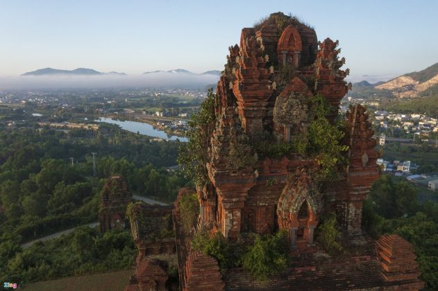 7 min 18 631x420 - Kiến trúc Champa cổ tại tháp Bánh Ít ở Bình Định