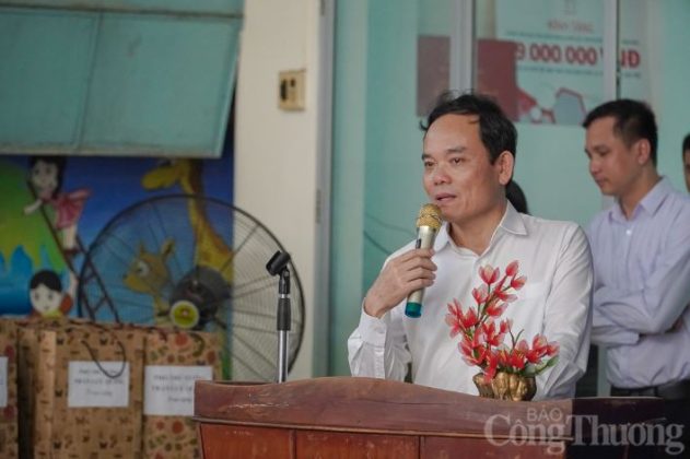 7 min 3 631x420 - Phó Thủ tướng Trần Lưu Quang thăm Trung tâm Phục hồi chức năng giáo dục trẻ em khuyết tật tỉnh Khánh Hòa