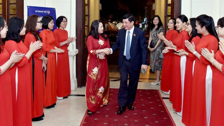 Tổng Thư k&yacute; Quốc hội, Chủ nhiệm Văn ph&ograve;ng Quốc hội B&ugrave;i Văn Cường tới dự Chương tr&igrave;nh nghệ thuật &ldquo;Vinh quang Tổ quốc Việt Nam&rdquo;