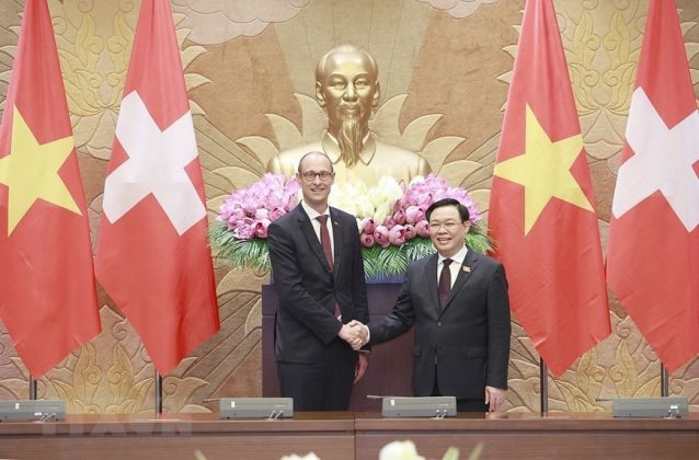 Chủ tịch Quốc hội Vương Đ&igrave;nh Huệ với Chủ tịch Hội đồng Quốc gia Thụy Sĩ Martin Candinas.