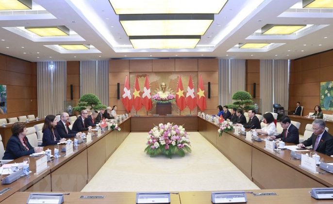 Quang cảnh hội đ&agrave;m.