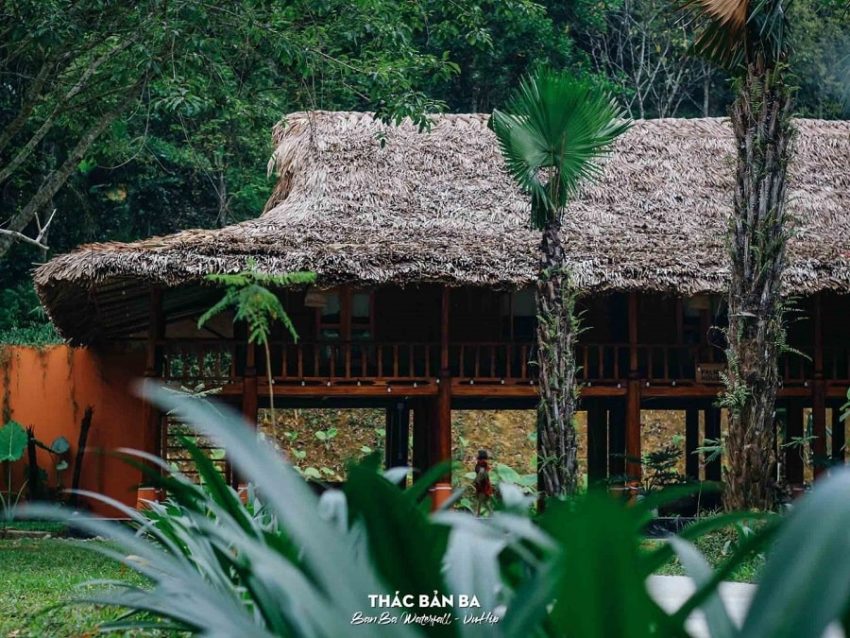 Du khách có thể lưu trú tại các homestay thuộc khu du lịch thác Bản Ba.