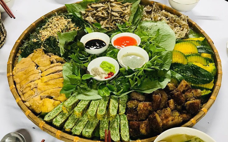 Du khách sẽ có dịp thưởng thức những món ăn đặc sản địa phương. 