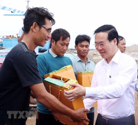 9 min 24 465x420 - Chủ tịch nước Võ Văn Thưởng thăm huyện Phú Quý ở Bình Thuận