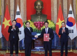Chủ tịch nước Võ Văn Thưởng và Tổng thống Hàn Quốc chứng kiến lễ trao đổi các văn kiện hợp tác