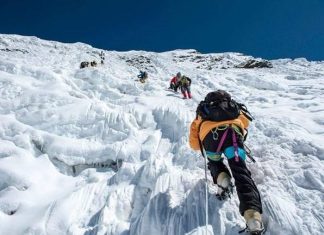 Cảnh báo mùa nguy hiểm khi chinh phục đỉnh núi Everest