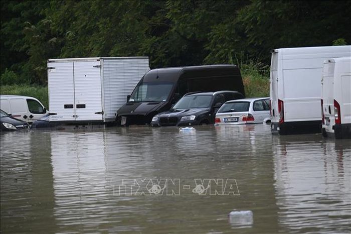 Canh ngap lut tai Bologna - Lũ lụt kinh hoàng tại Italy là do một hiện tượng thời tiết lạ