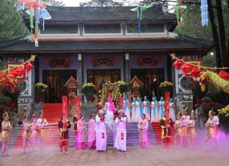 Tưng bừng lễ hội đền Huyền Trân Công chúa tưởng nhớ bậc tiền nhân Tưng bừng lễ hội đền Huyền Trân Công chúa tưởng nhớ bậc tiền nhân
