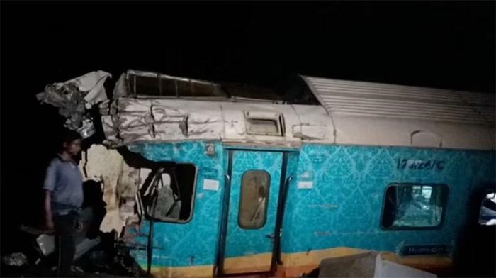 Hien truong vu tai nan duong sat tai bang Odisha An Do - Những vụ tai nạn đường sắt thảm khốc nhất Ấn Độ những năm gần đây