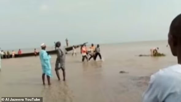 Hoat dong tim kiem cuu ho sau tai nan min - Chìm thuyền chở khách ở Nigeria, hàng trăm người chết, mất tích