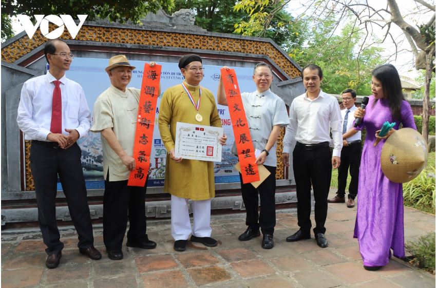 Hội Thư pháp Truyền thừa Đài Loan trao tặng thư pháp cho tỉnh Thừa Thiên Huế