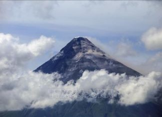 Philippines: Hàng trăm người nhiễm nhiều bệnh sau khi sơ tán do núi lửa Mayon phun trào