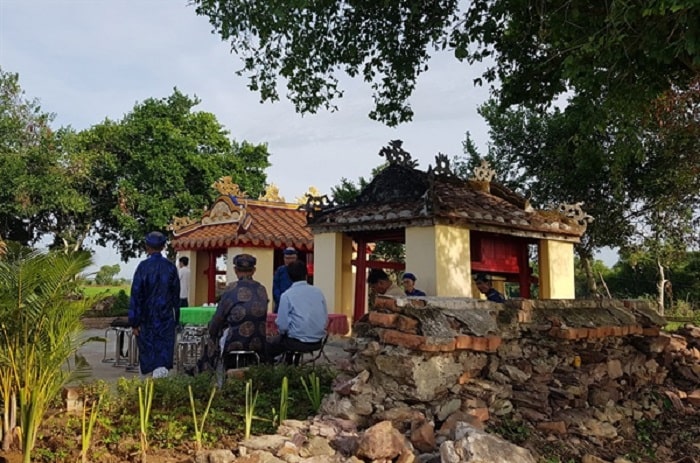  Không gian khuôn viên Miếu Đôi ở cuối làng Dạ Lê Chánh, phường Thủy Vân, TP Huế