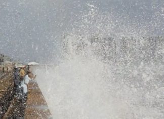 Ấn Độ và Pakistan di dời hơn 100.000 dân trước khi bão Biparjoy đổ bộ