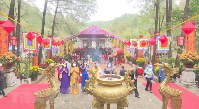Le hoi Den Huyen Tran min - Tưng bừng lễ hội đền Huyền Trân Công chúa tưởng nhớ bậc tiền nhân