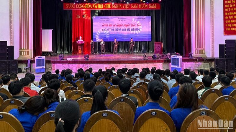Lễ khai mạc Triển lãm tư liệu, hình ảnh và tuyên truyền “Tuổi trẻ với biển đảo quê hương”.