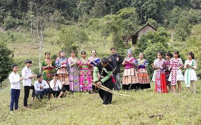 Nghệ thuật Khèn của người Mông, Yên Bái.