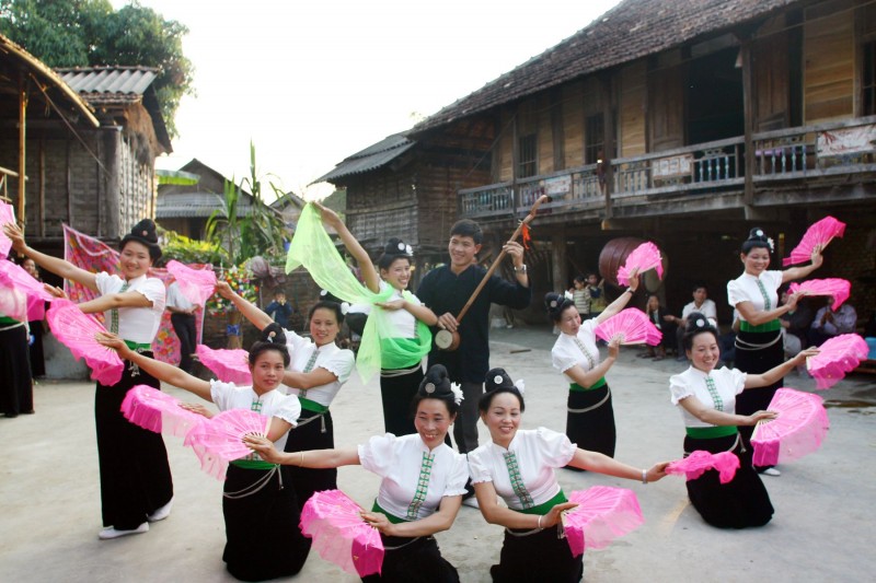 Nghe thuat Xoe Thai cua Viet Nam min - Xòe Thái - loại hình sinh hoạt văn hóa đặc sắc của khu vực Tây Bắc tổ quốc