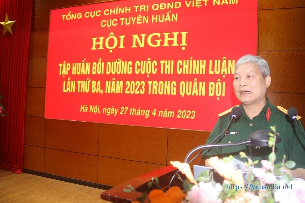 Đại tá Đỗ Phú Thọ truyền đạt kỹ năng và kinh nghiệm viết báo vè đề tài bảo vệ nền tảng tư tưởng của Đảng.