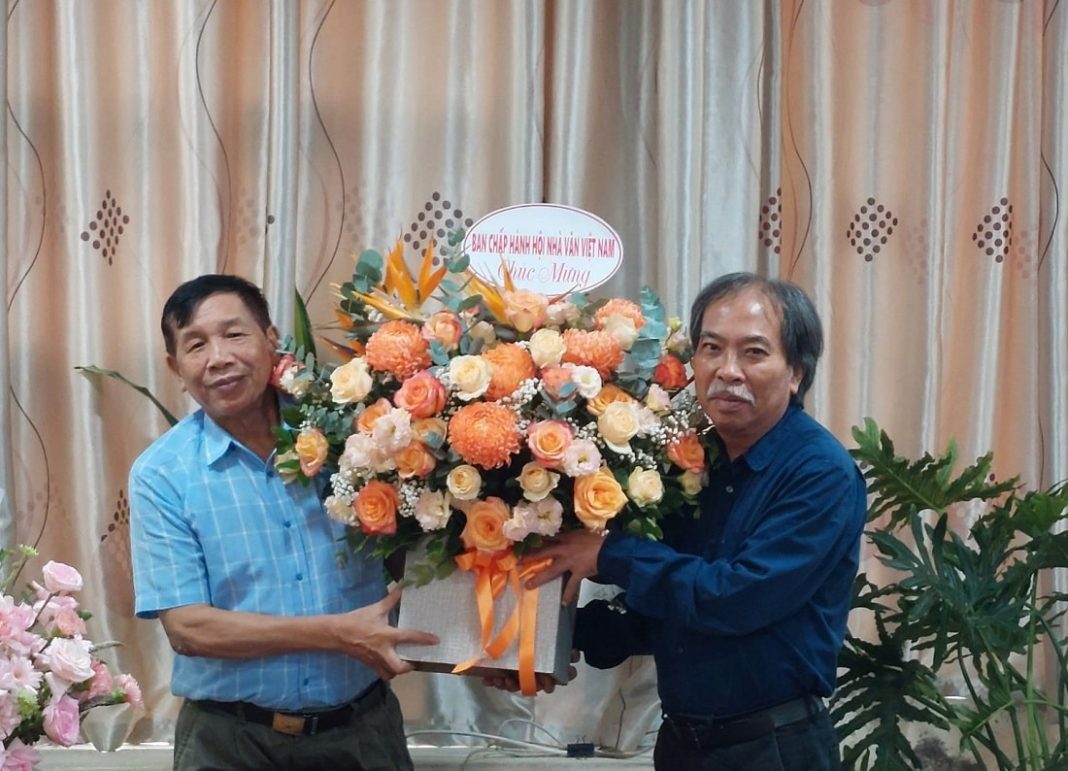 Chủ tịch Hội Nhà văn Việt Nam chúc mừng Báo Văn nghệ nhân ngày Báo chí Cách mạng Việt Nam