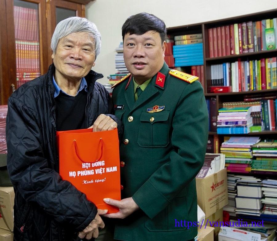Nha van Phung Van Khai bia phai va Nhiep anh gia Nguyen Dinh Toan bia trai min - Chúc văn trong tiểu thuyết Lý Phật Tử định quốc, một phong cách diễn ngôn trên nền lịch sử - Tác giả: Hà Thy Linh