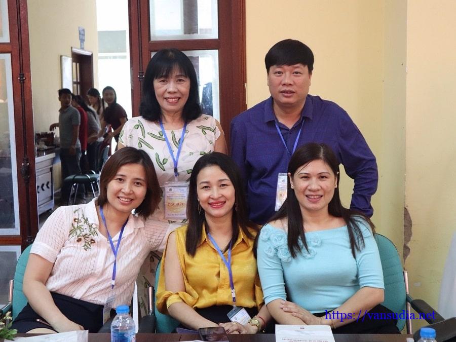 Nhà văn Phùng Văn và các đồng nghiệp