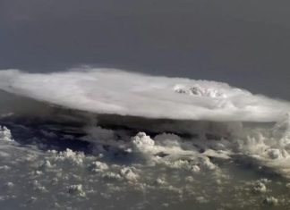 NASA tiếp cận 'đĩa bay băng' ẩn nấp trên bầu trời Trái Đất