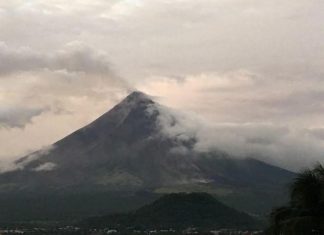 Philippines nâng cảnh báo núi lửa Mayon lên mức 'khó kiểm soát'