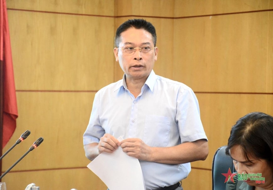 Ông Đào Trung Chính, Cục trưởng Cục Quy hoạch và Phát triển tài nguyên đất phát biểu tại buổi làm việc.
