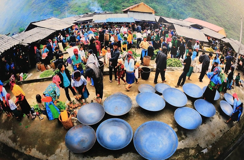 Phiên chợ vùng cao. 