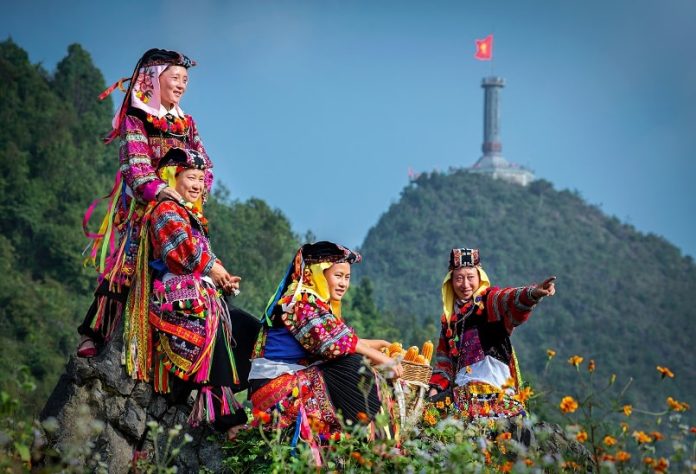 Bàn về 'liên văn hóa' từ 3 nguyên tắc: dân tộc hóa, đại chúng hóa, khoa học hóa Bàn về 'liên văn hóa' từ 3 nguyên tắc: dân tộc hóa, đại chúng hóa, khoa học hóa