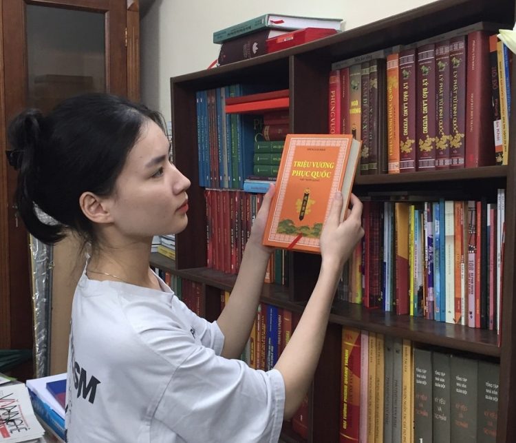 Tac gia Lam Nhu Quynh 2 min 1 750x643 - Tiểu thuyết lịch sử Trưng Nữ Vương - Bản hùng ca độc lập dân tộc - Tác giả: Lâm Như Quỳnh