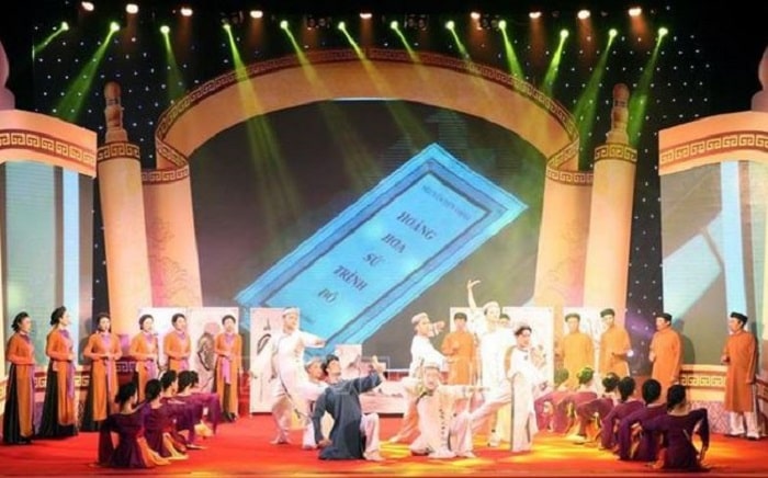 Tiết mục văn nghệ tại lễ kỷ niệm. 