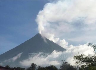 Philippines kêu gọi người dân sơ tán do nguy cơ núi lửa Mayon phun trào
