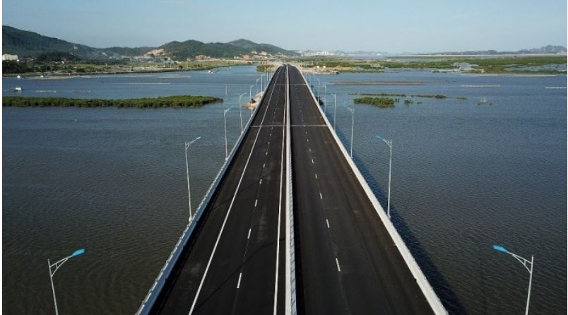 Tuyến cao tốc từ Hải Phòng qua TP Hạ Long - Vân Đồn - Móng Cái mới được đồng bộ đã tạo ra thế và lực mới cho KTT Vân Đồn.