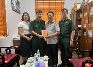 Quân vương xuống tóc - Truyện lịch sử Phùng Văn Khai