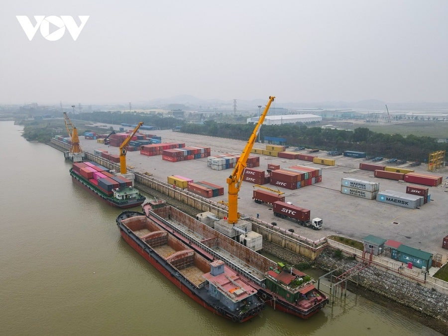 Với lợi thế về kết nối giao thông thuận lợi cả đường thủy và đường bộ, gắn với giải pháp logistics xanh, cảng cạn Tân Cảng Quế Võ góp phần giúp các doanh nghiệp chủ động hơn trong việc xây dựng kế hoạch sản xuất