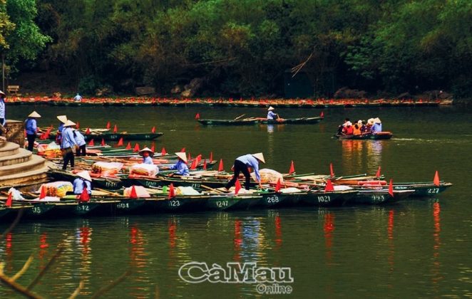 Bến thuyền trung t&acirc;m đưa kh&aacute;ch du lịch ở Khu Du lịch Tr&agrave;ng An.