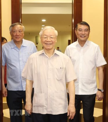 1 min 56 372x420 - Tổng Bí thư Nguyễn Phú Trọng chủ trì cuộc họp Bộ Chính trị, Ban Bí thư
