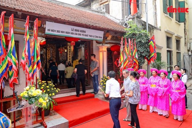 Lễ d&acirc;ng hương.