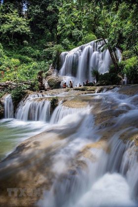 Vẻ đẹp nguy&ecirc;n sơ của Th&aacute;c Mu.