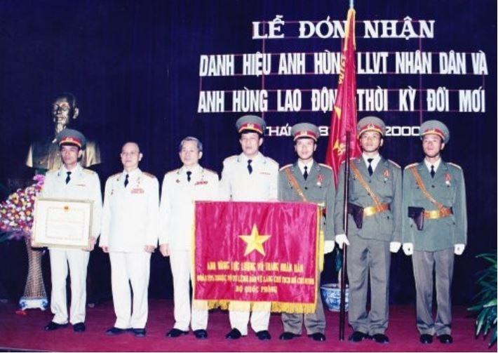 Lễ đón nhận danh hiệu Anh hùng Lực lượng vũ trang nhân dân và Anh hùng Lao động thời kỳ đổi mới của Đoàn 195